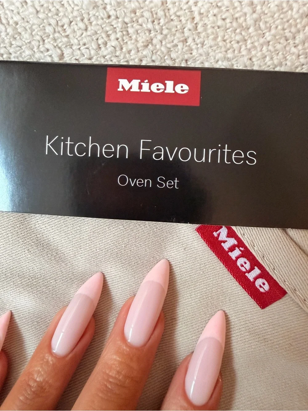 Miele Oven Mitt Set NWT IN CREAM BRAND NEW